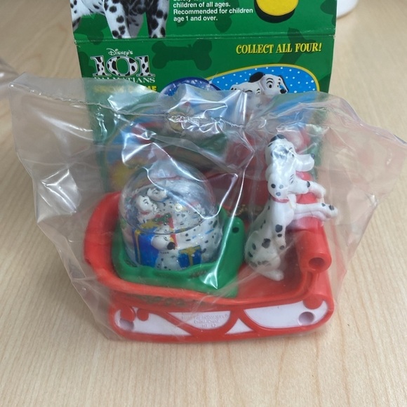 Vintage McDonald’s Toy Disney’s 101 Dalmatians Dog Sledding Snow Dome - Picture 7 of 7